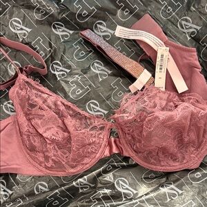 Victoria's Secret Lace Underwire Bra in Mauve